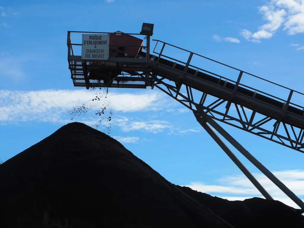Concassage de sable sur le site du Port