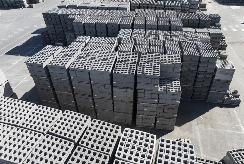 Vue drone stock de blocs sur le site SCPR Le Port